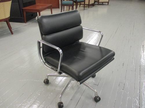 Herman Miller Eames Soft Pad Management Chair