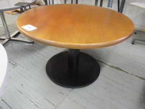 Steelcase Pre-owned Round Table w/ Column Base