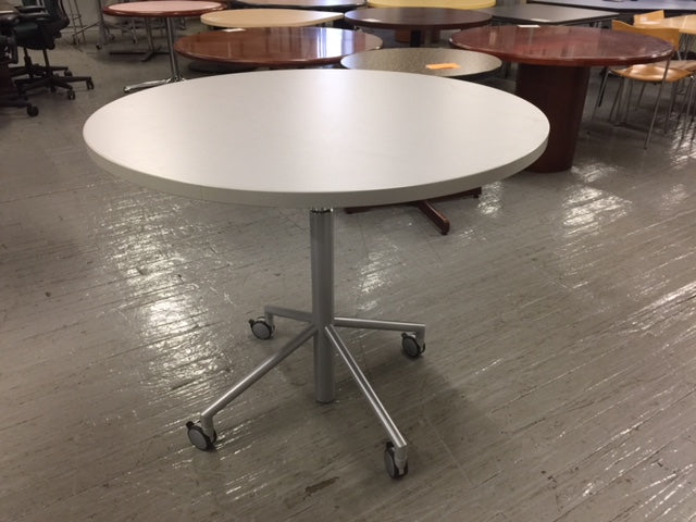 Scenario Height Adjustable Round Table with Locking Casters